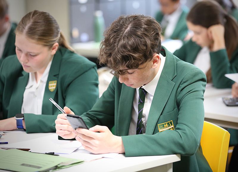 法灵顿寄宿学校11年级GCSE成绩再创辉煌